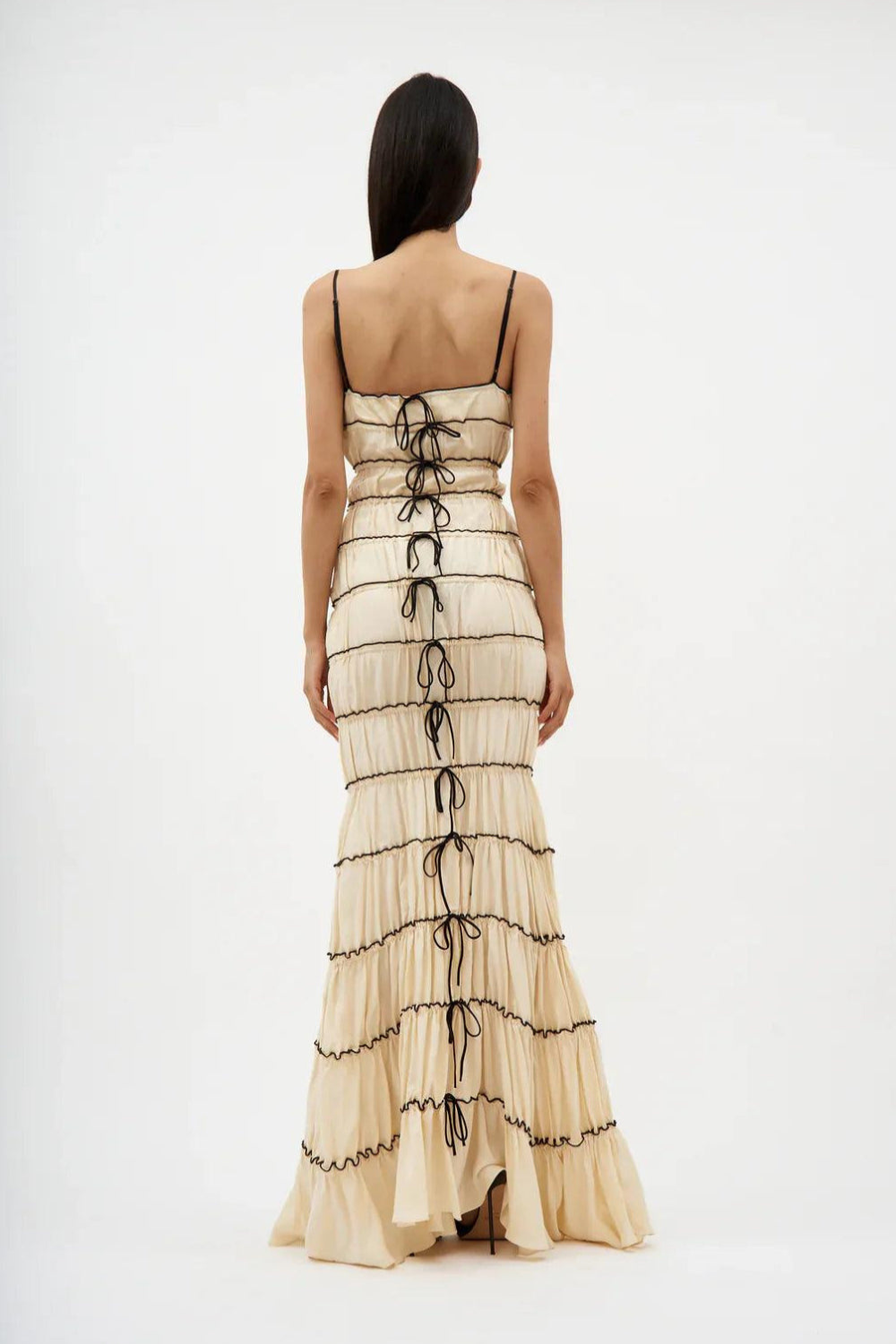 Dames casual jurken beige ruffled maxi jurk - elegante avondoutfit met trekkoorddetails