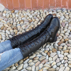 Kniehoge veterlaarzen met gespen - stoere leren dameslaarzen - Bakkermode.nl