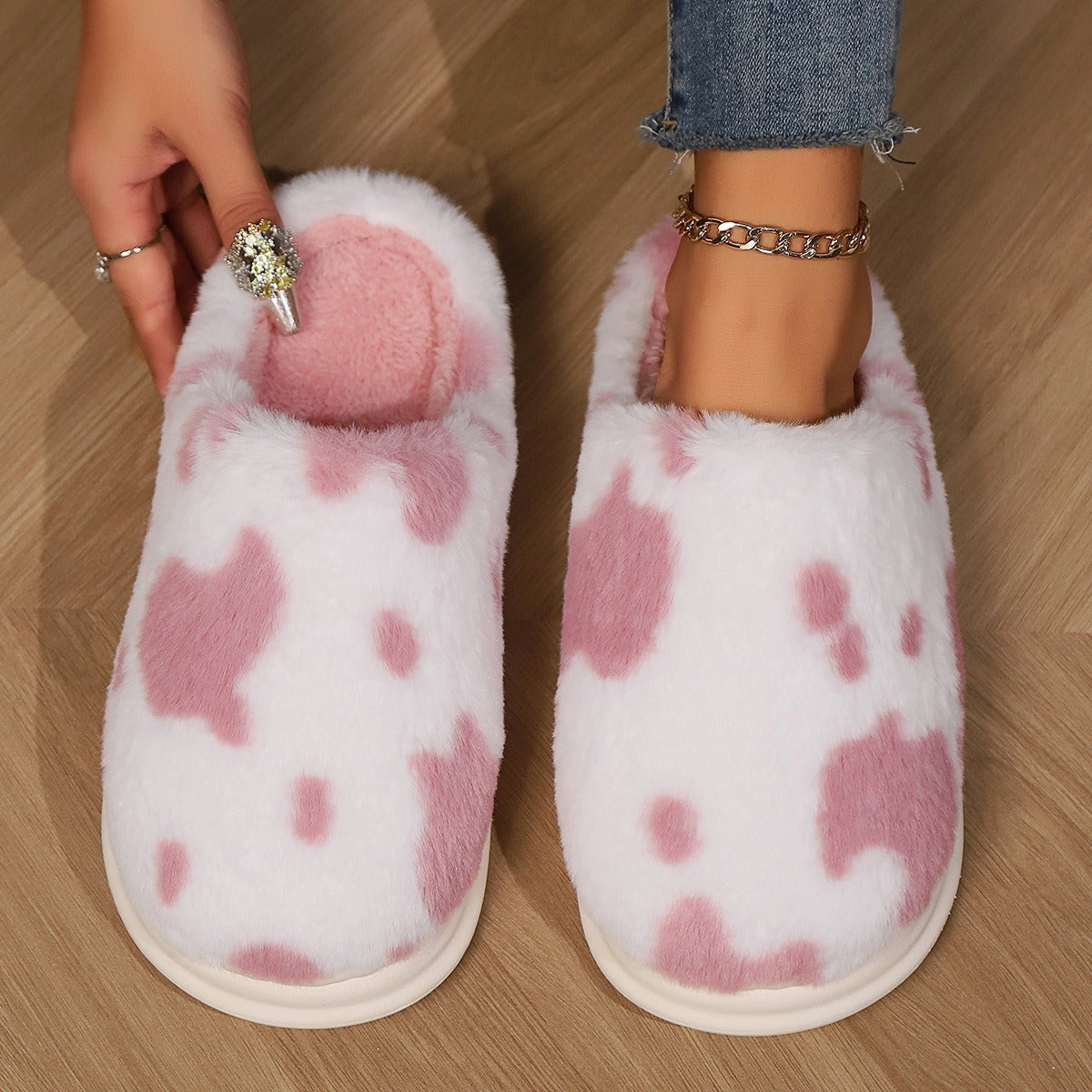 Warme pantoffels - dames huis slippers met koeienprint en pluche voering - Bakkermode.nl