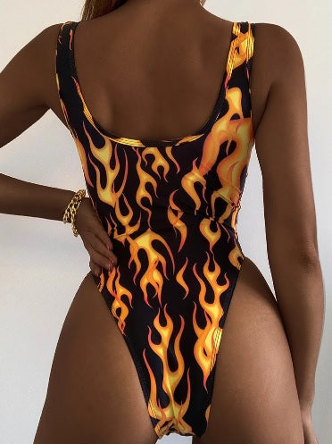 Badpak met vurige vlammenprint - Bakkermode.nl