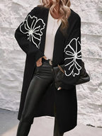 Gebreide cardigan - elegante oversized cardigan voor dames met bloemendetails - Bakkermode.nl