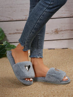 Fluffy pantoffels - dames huis slippers met hartdetail en open teen - Bakkermode.nl