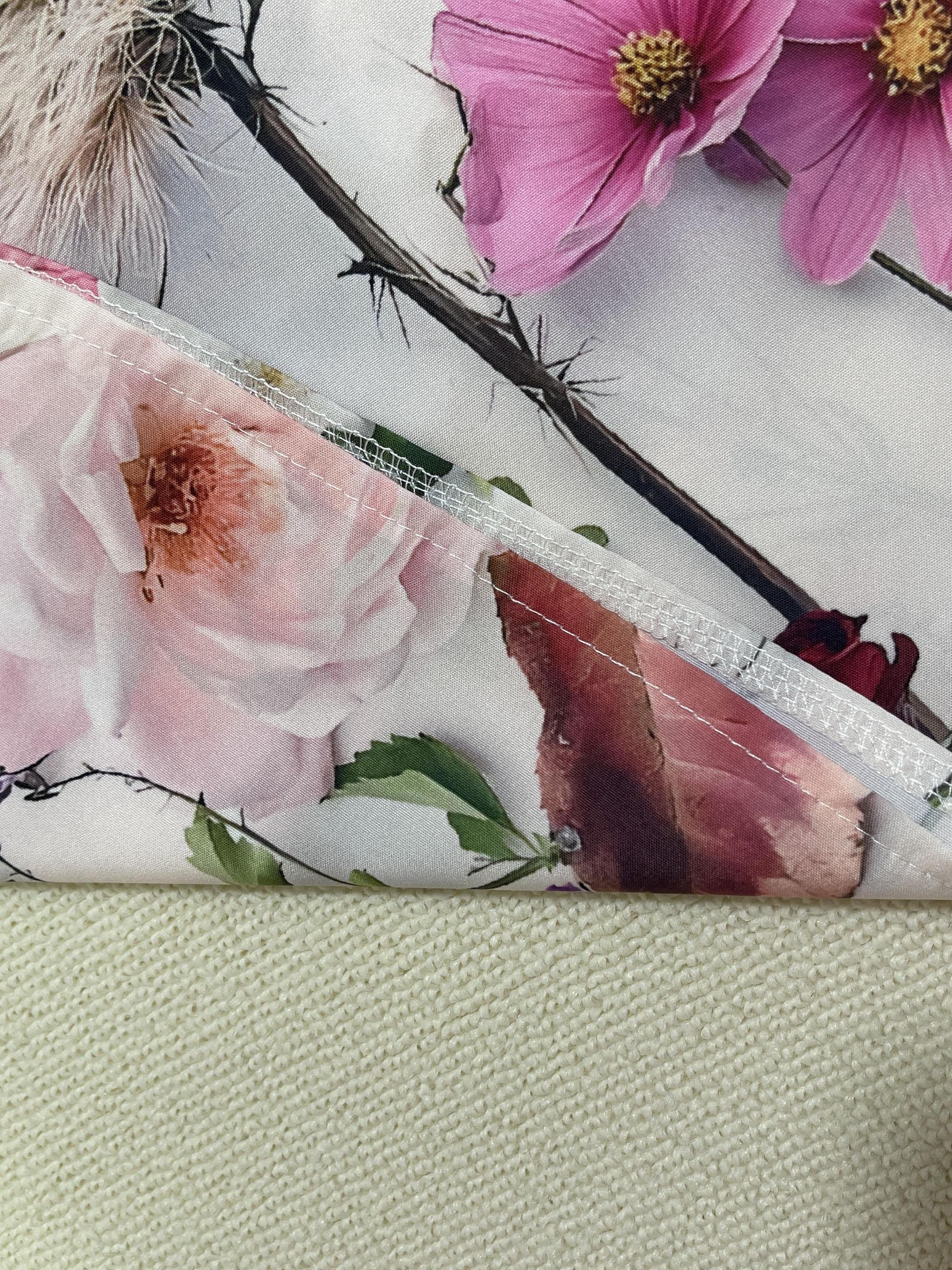 Dames t-shirt met paisleydessin - v-hals en kantdetail met halve mouwen