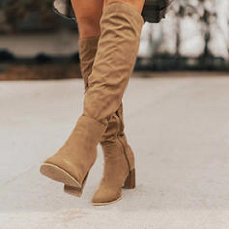 Knielaarzen - elegante dameslaarzen van suede met hak