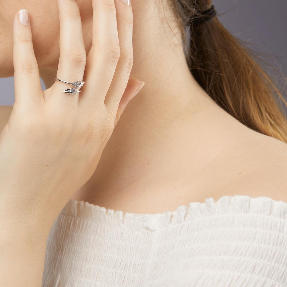 Zilveren veerring - verfijnd bladontwerp voor dames