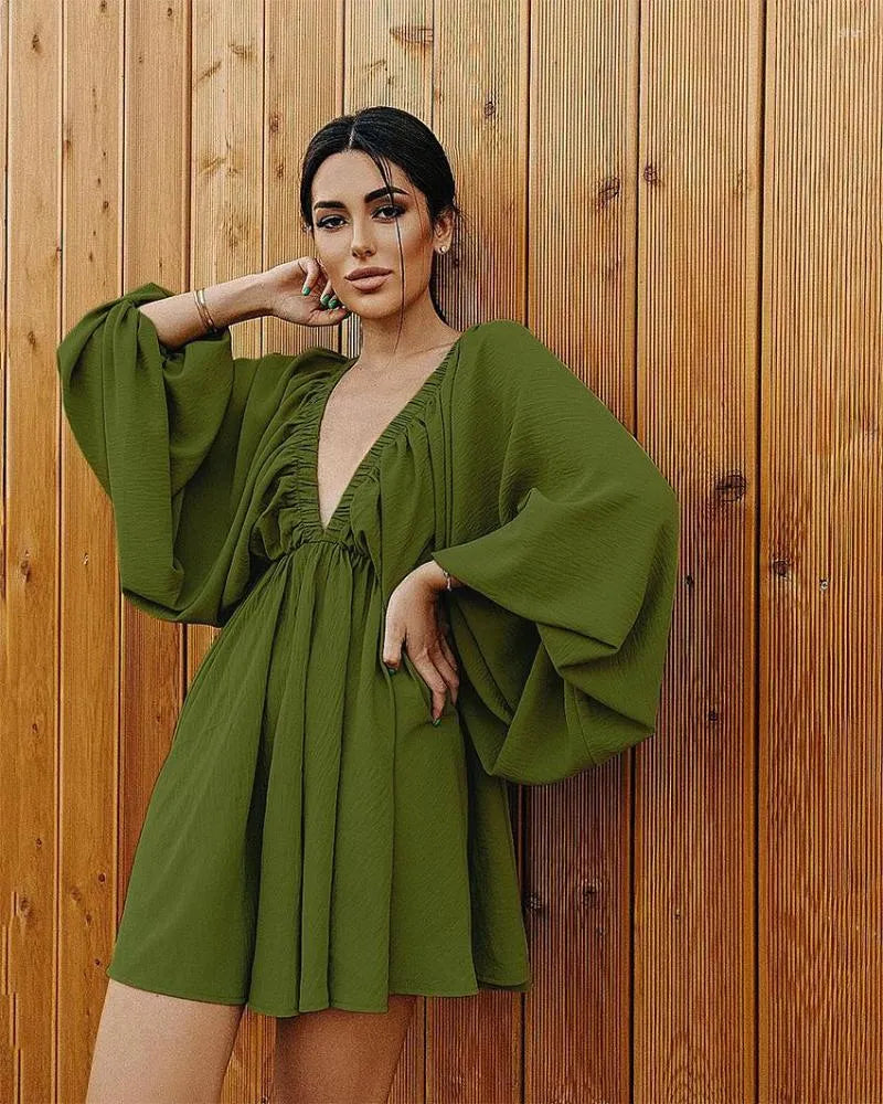 Jurk met wijde mouwen en diepe V-hals - Bakkermode.nl