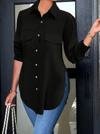 Zwarte blouse met knopen - een elegante top voor vrouwen met zijsplit