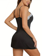 Dames nachtjurk met kant: elegante v-hals en een stijlvolle split