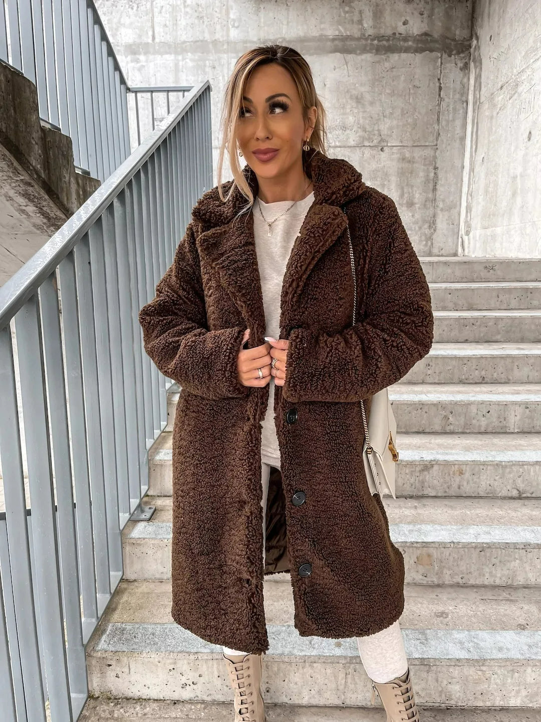 Faux fur trenchcoat - stijlvolle lange damesouterwear