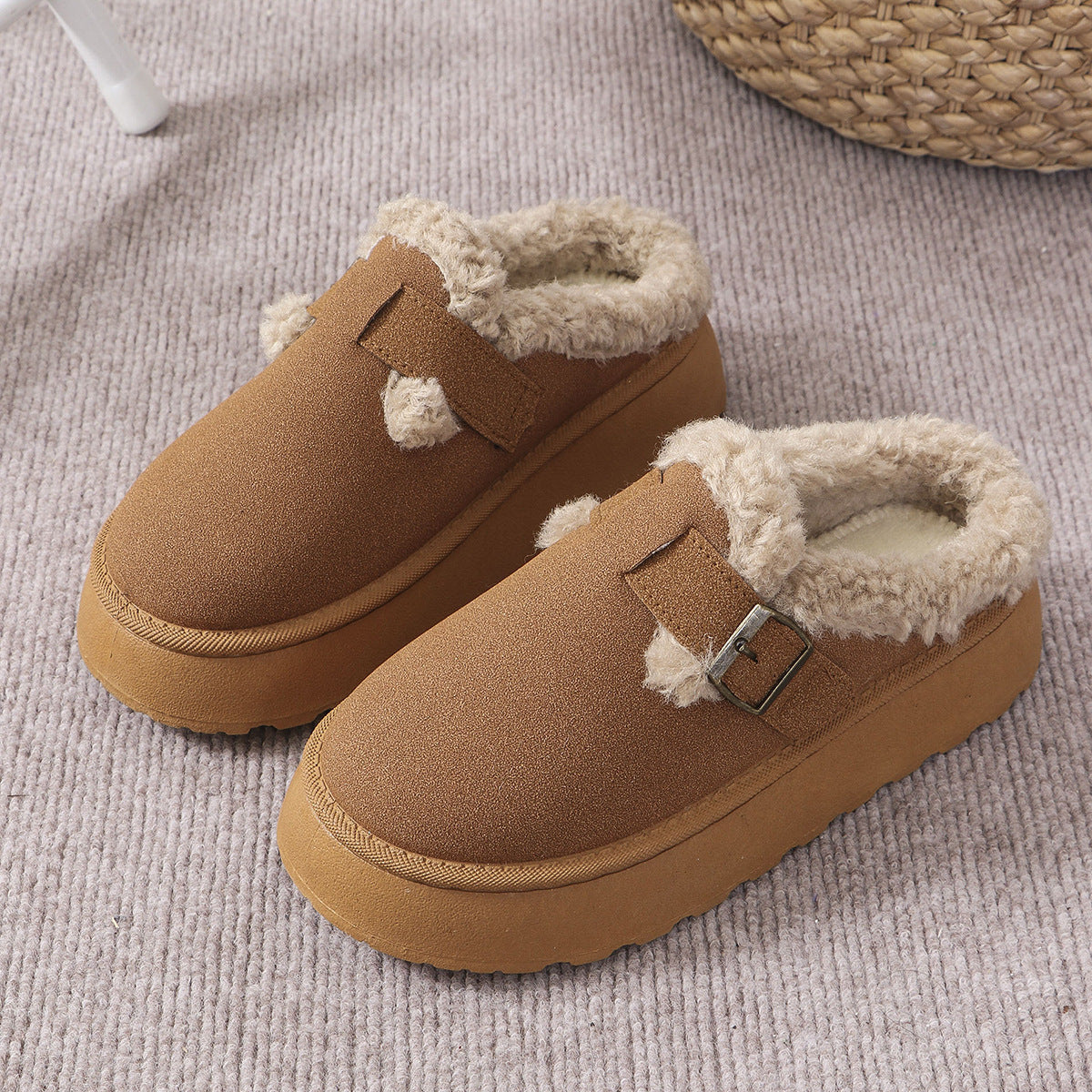 Warme pantoffels - dames huis slippers met sherpa voering en riemdetail - Bakkermode.nl