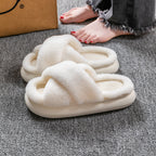 Fluffy pantoffels - dames huis slippers met kruislings ontwerp en zachte voering - Bakkermode.nl