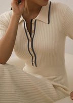 Geribde midi-jurk met polokraag - elegante dames gebreide jurk - Bakkermode.nl