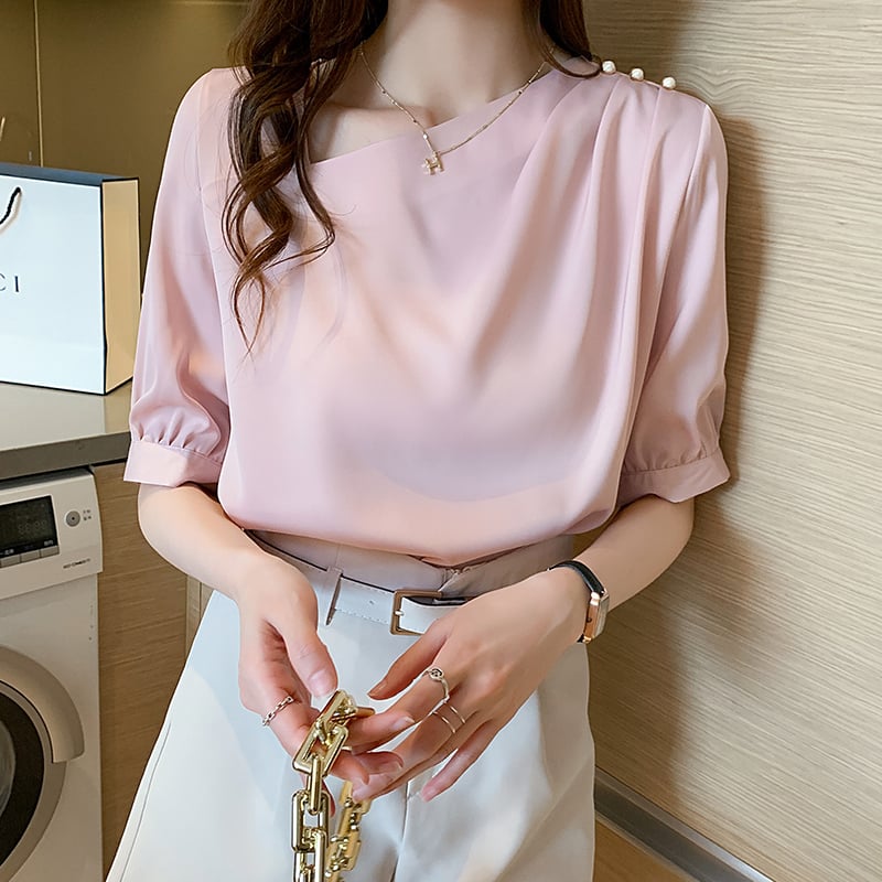 Blouse met korte mouwen - elegante roze damestop met pareldetails - Bakkermode.nl