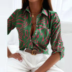 Dameschic blouse voor smart casual gelegenheid - elegante knoopschaal met uniek patroon