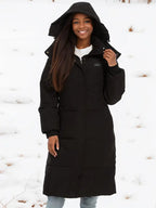 Zwarte lange winterjas met capuchon voor dames – isolerend en comfortabel - Bakkermode.nl