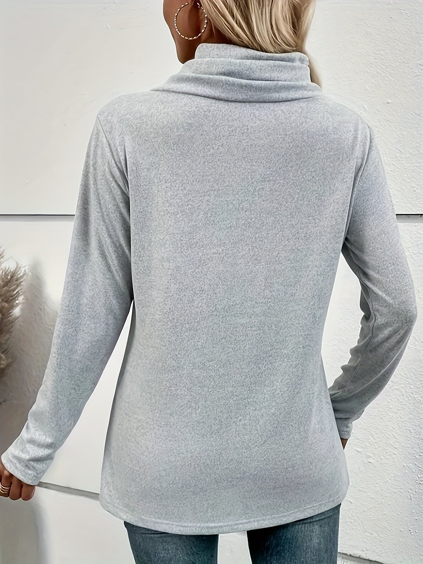 Dames lange mouw top met cowl hals - lichtgrijs - stijlvolle casual everyday wear met knoopdetails