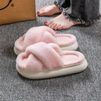 Fluffy pantoffels - dames huis slippers met kruislings ontwerp en zachte voering - Bakkermode.nl