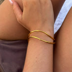 Vrouwen gouden cuff bracelet - stijlvolle open accessoire voor avondkleding