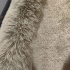 Geruite poncho met nepbont - stijlvolle dames winter wrap