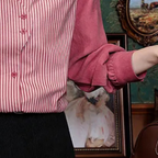 Dames rode blouse met knopen - stijlvolle gestreepte print