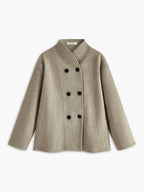 Oversized button-down jas dames - korte beige jas met moderne pasvorm - Bakkermode.nl