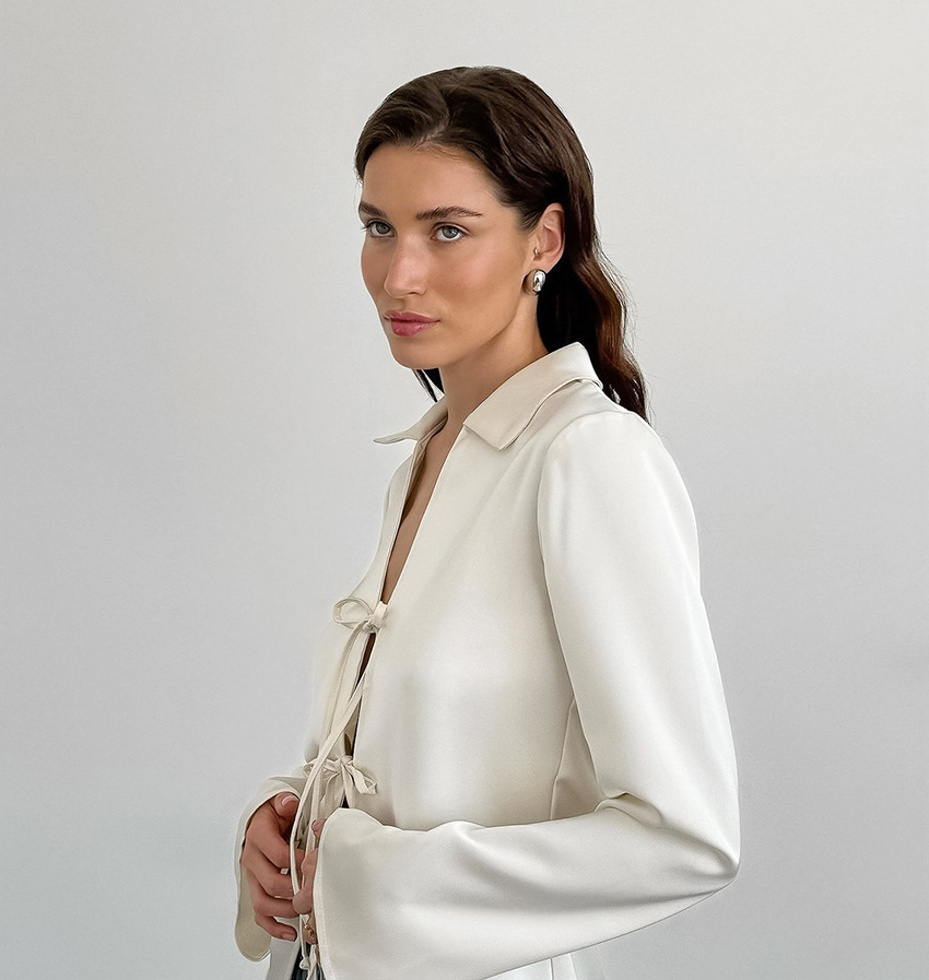 Dames satijnen blouse met strikdetail - elegante witte blouse voor vrouwen