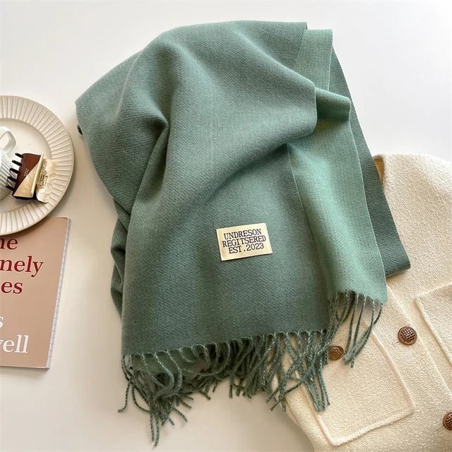 Luxe wollen sjaal - zachte dames wrap met franjes - Bakkermode.nl