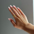 Vrouwen cuff ring met verfijnd gouden ontwerp - eigentijds lichtgewicht accessoire voor dames