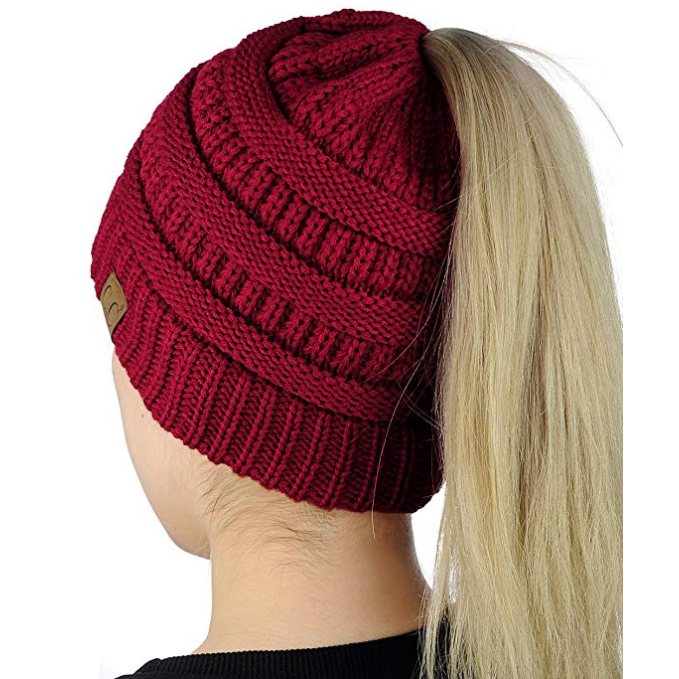 Trendy gebreide beanie met paardenstaartopening - dames winteraccessoire