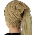 Trendy gebreide beanie met paardenstaartopening - dames winteraccessoire