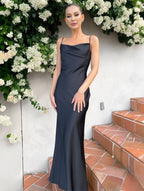 Satin avondjurk - verfijnde damesjurk met delicate schouderbanden