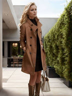 Trenchcoat - verfijnde lange damesjas met dubbele knopen