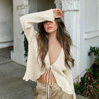 Dames gestreepte cardigan met chique diepe v-hals en flared mouwen - lichte laag voor casual en zakelijke looks