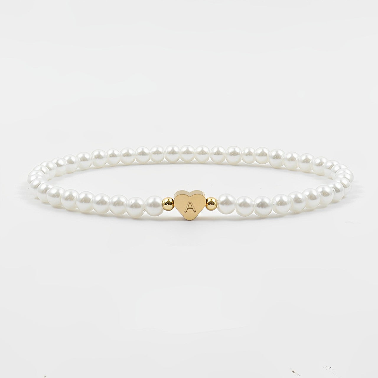 Parelarmband - elegante witte damesarmband met hartjesbedel