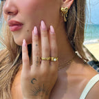 2-delige gouden en zilveren druppende hart oorbellen met een hedendaags design - stijlvolle hypoallergene accessoires voor dames