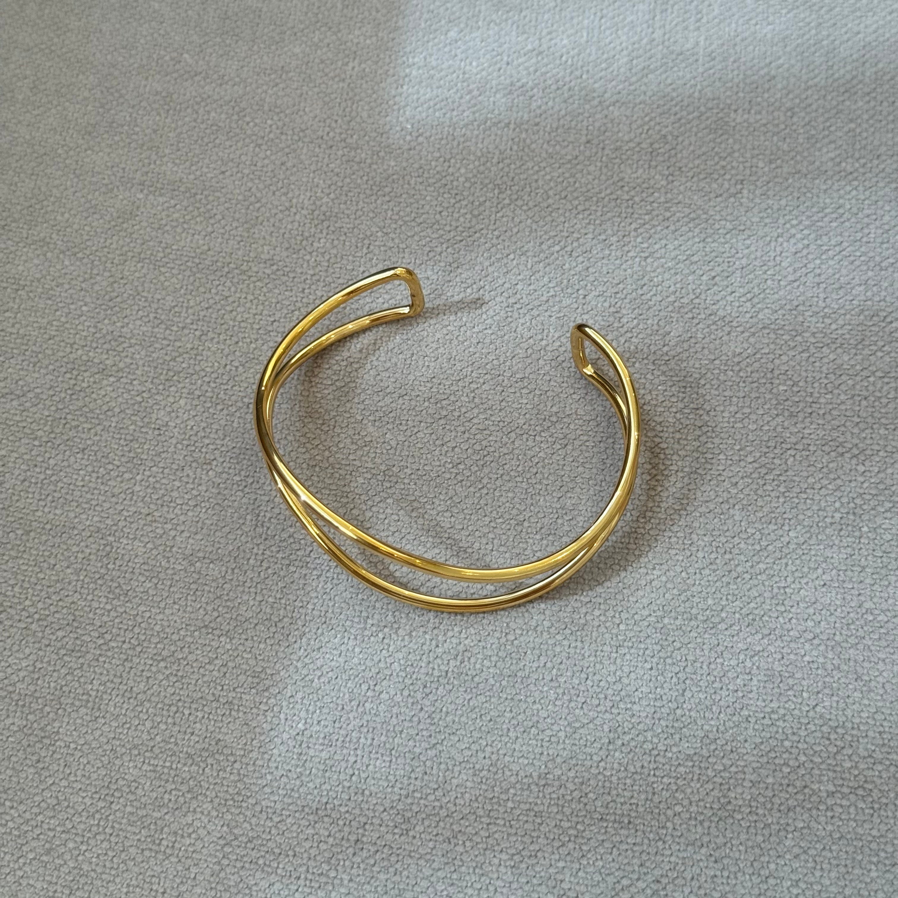 Vrouwen gouden cuff bracelet - stijlvolle open accessoire voor avondkleding