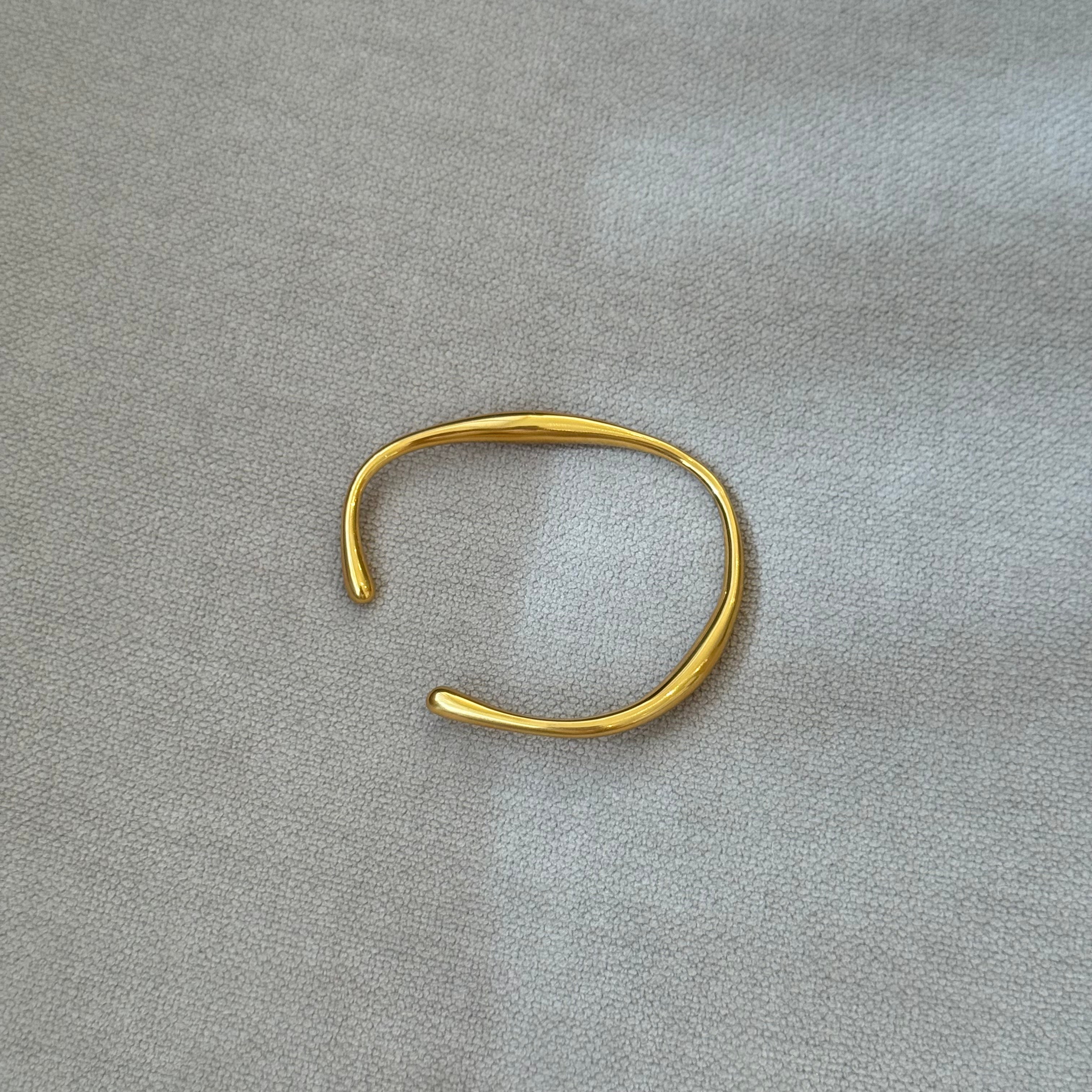 Dames gouden armband - een verfijnde accessoire voor een avondje uit