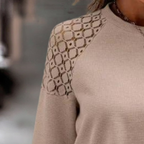 Khaki damespullover - stijlvolle gebreide top met kantdetails