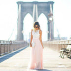 Roze avondjurk met delicate kanten details - elegante maxi jurk