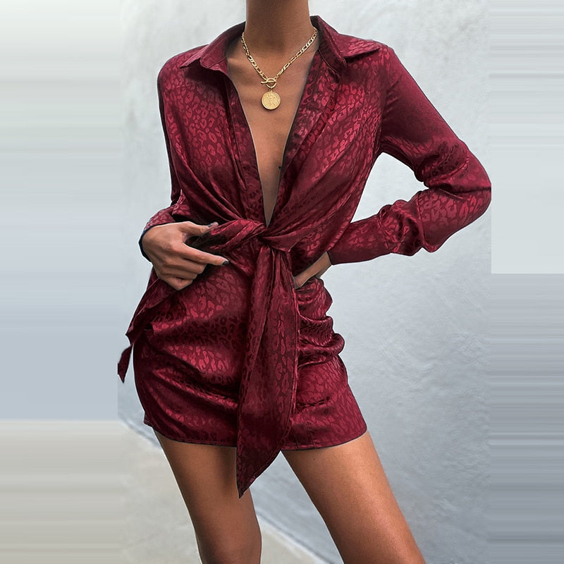 Dames hemdjurk met strikdetail - elegante satijnen blousejurk met lange mouwen