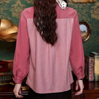 Dames rode blouse met knopen - stijlvolle gestreepte print