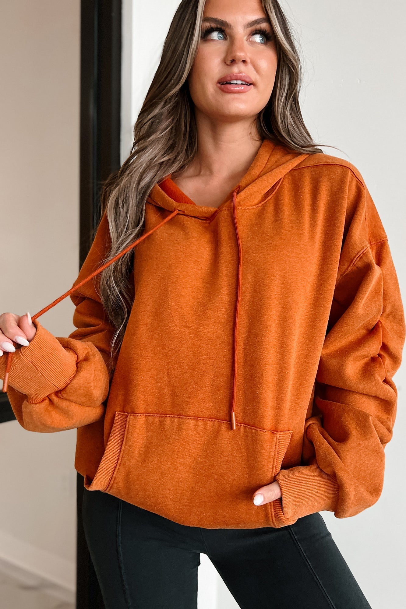 Oversized hoodie - zachte katoenen dames trui met capuchon en zakken in oranje - Bakkermode.nl