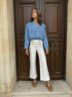 Dames hoog-waist broek in wit - casual flared ontwerp met gouden knopen