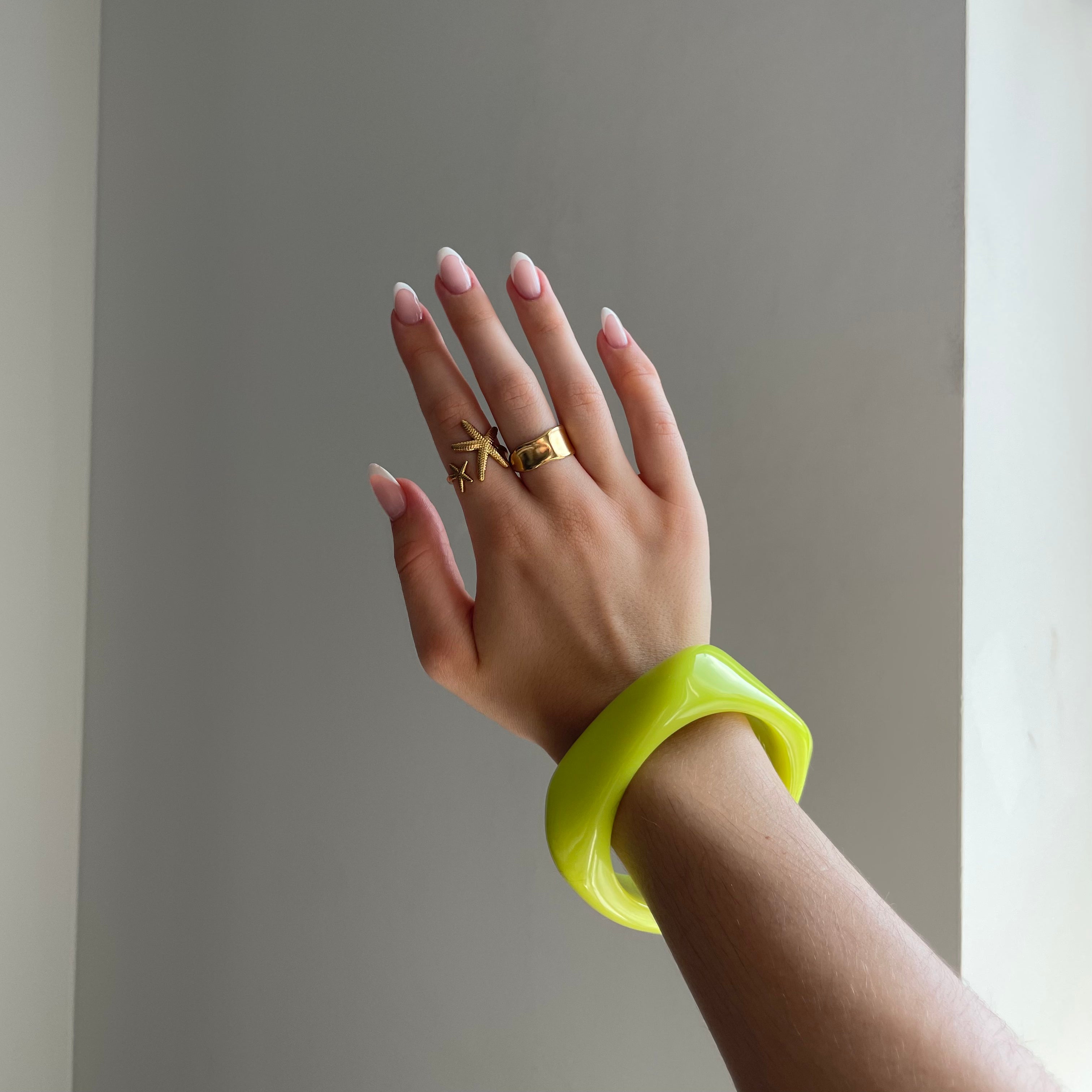 Dames lichtgroene bangle - eigentijdse accessoire voor casual of formele gelegenheden