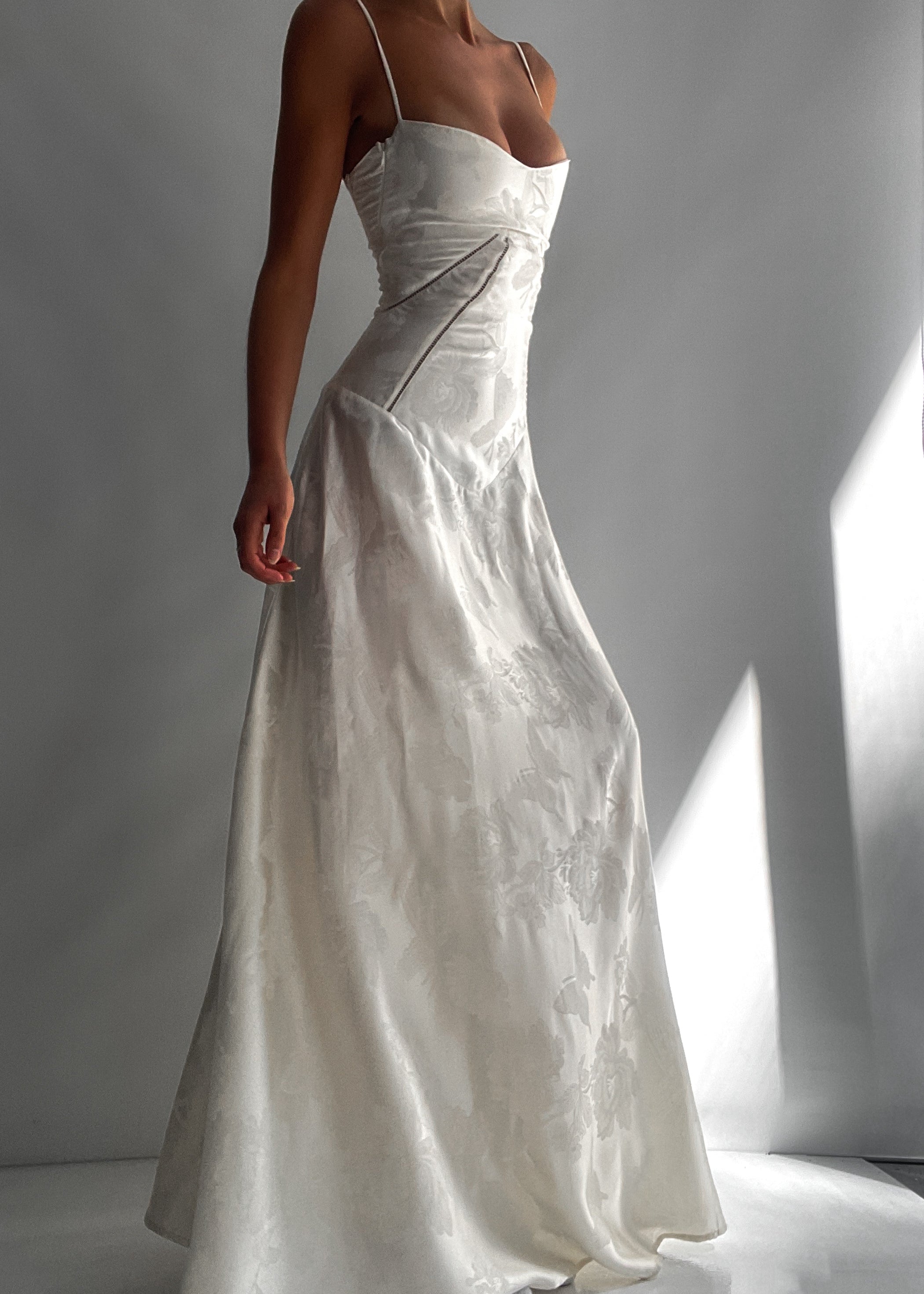 Dames maxi jurk casual beige bloemen met kant achterkant - elegante avondkleding voor speciale gelegenheden