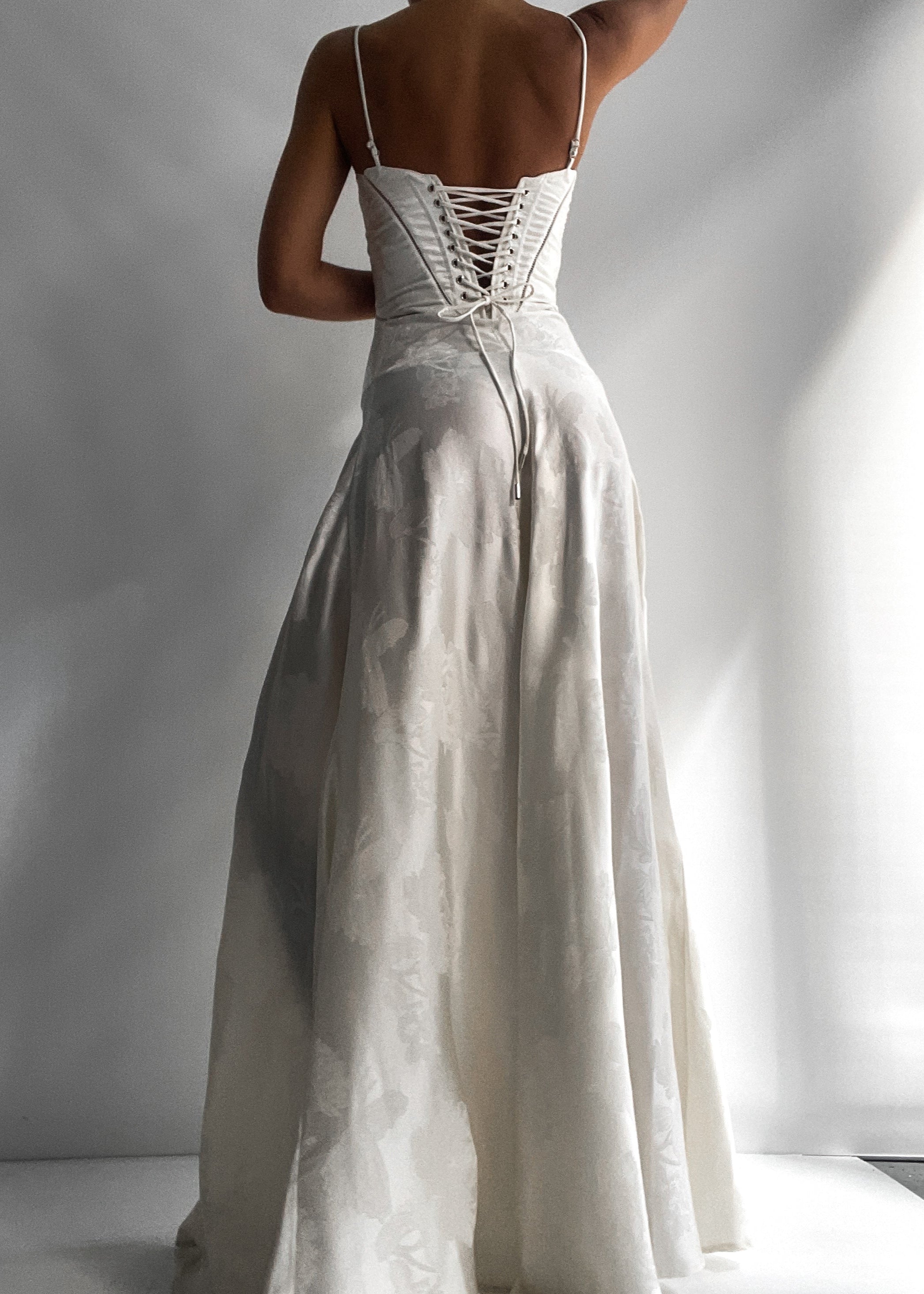 Dames maxi jurk casual beige bloemen met kant achterkant - elegante avondkleding voor speciale gelegenheden