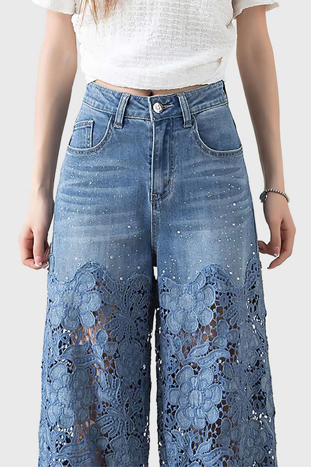 Dames wijdvallende jeans met bloemenkant overlay in blauw - casual chique broeken voor moderne vrouwen