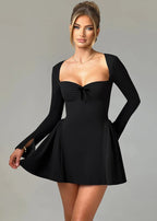 Mini jurk - verfijnde jurk met vierkante halslijn voor dames