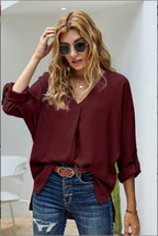 Vrouwen v-hals blouse met opgerolde mouwen - stijlvolle top voor casual en zakelijke gelegenheden