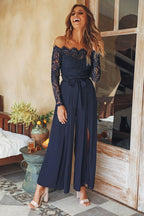 Dames blauwe jumpsuit - off-shoulder kantdesign voor elegante avonden